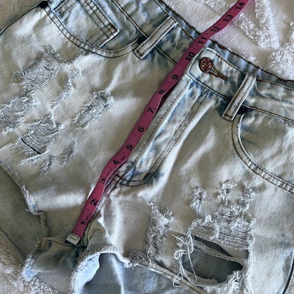 FARM RIO Jean Shorts Size 36 US 4 Light Wash Distressed Shredded - Picture 12 of 12